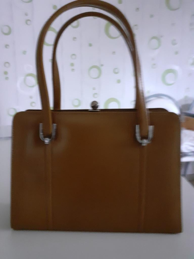 Retro camelkleurige handtas, Handtassen en Accessoires, Tassen | Damestassen, Gebruikt, Handtas, Ophalen