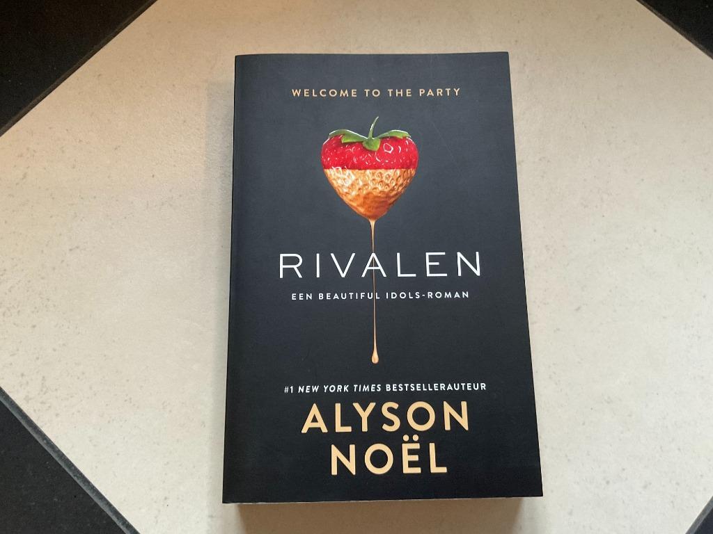 Boek Alyson Noël - Rivalen - Nieuwstaat, Boeken, Ophalen of Verzenden, Zo goed als nieuw, Alyson Noel