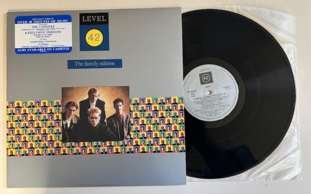LP LEVEL 42 THE FAMILY EDITION - CANADA + BIJLAGE - POPROCK, Cd's en Dvd's, Vinyl | Rock, Zo goed als nieuw, Poprock, 12 inch