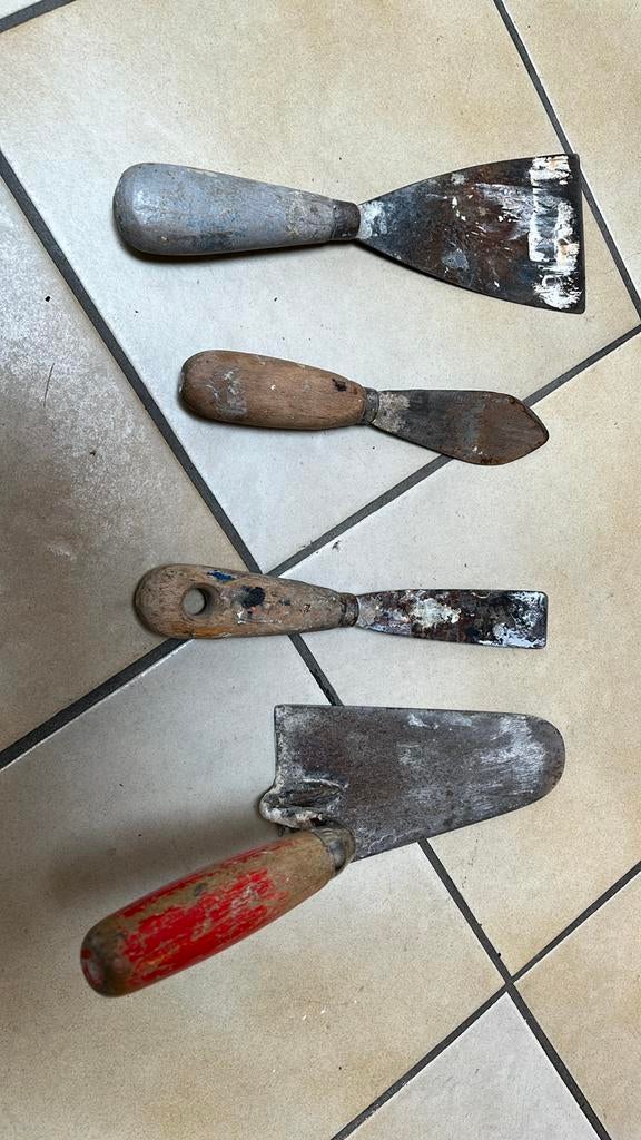 Lot truwelen plamuurmessen, Ophalen