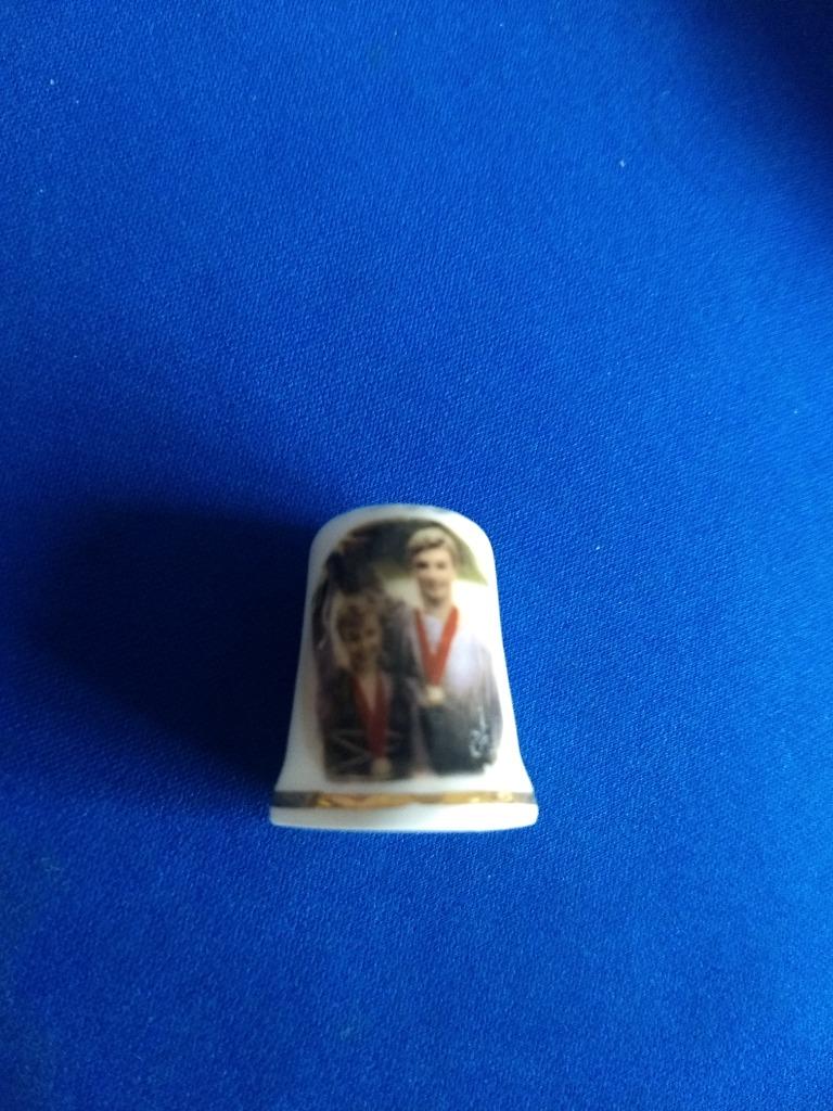 vingerhoedje Torvill and Dean (Olympisch kampioenen), Verzamelen, Vingerhoedjes, Verzenden, Zo goed als nieuw, Porselein