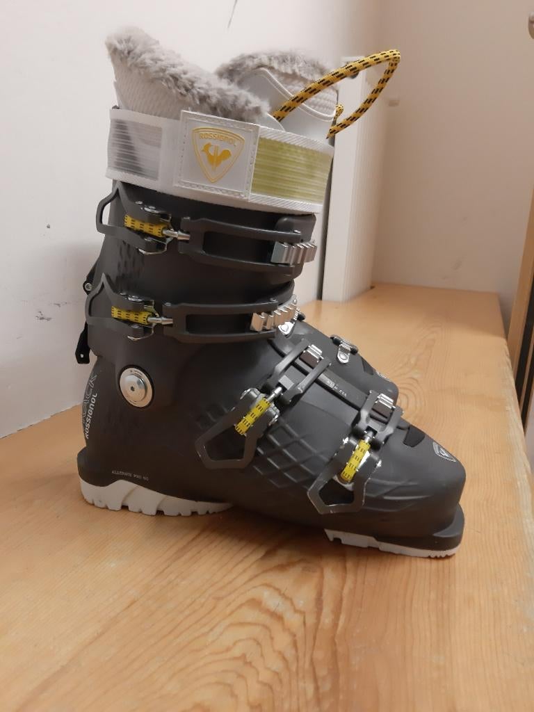 Rossignol skibotten dames maat 40, Ophalen, Rossignol, Schoenen, Zo goed als nieuw