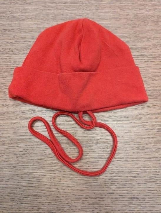 Chapeau rouge, Enlèvement ou Envoi, Comme neuf