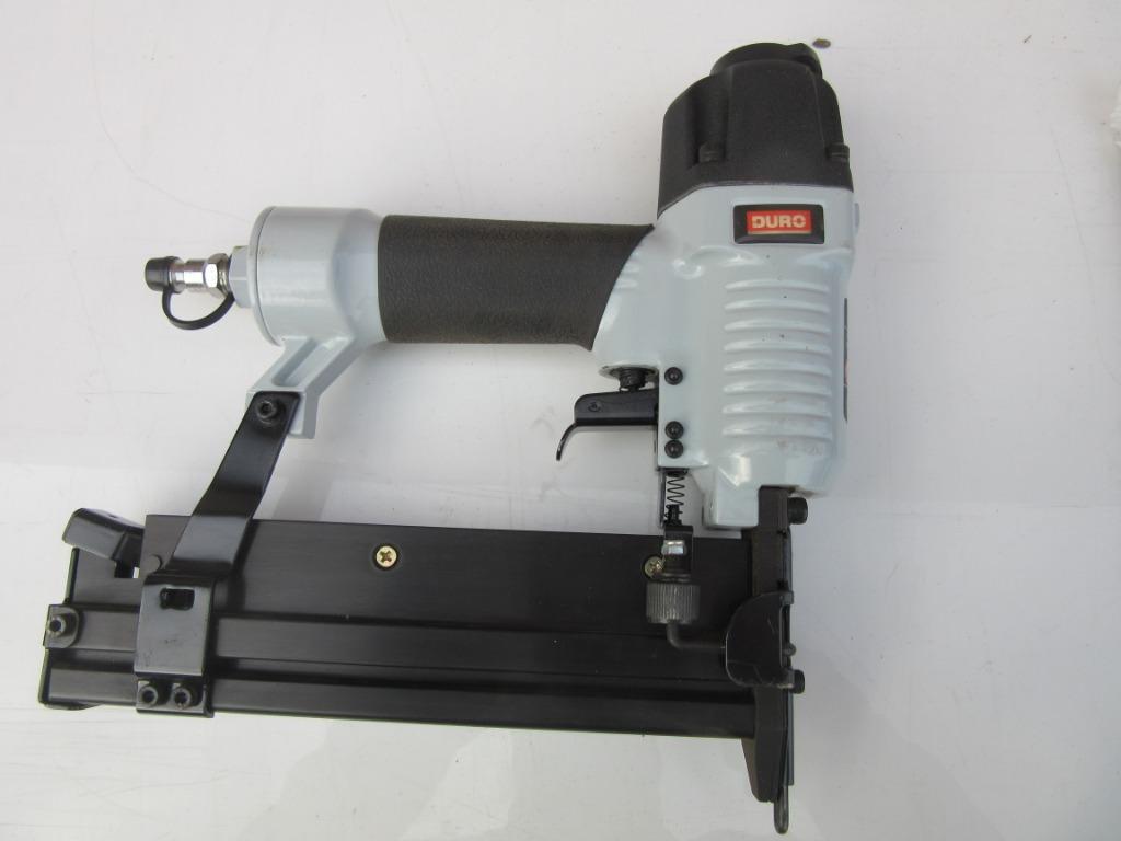 perslucht nietmachine DURO + luchtslanghaspel 20m, Ophalen of Verzenden, Zo goed als nieuw, Geel, Gereedschap of Accessoires