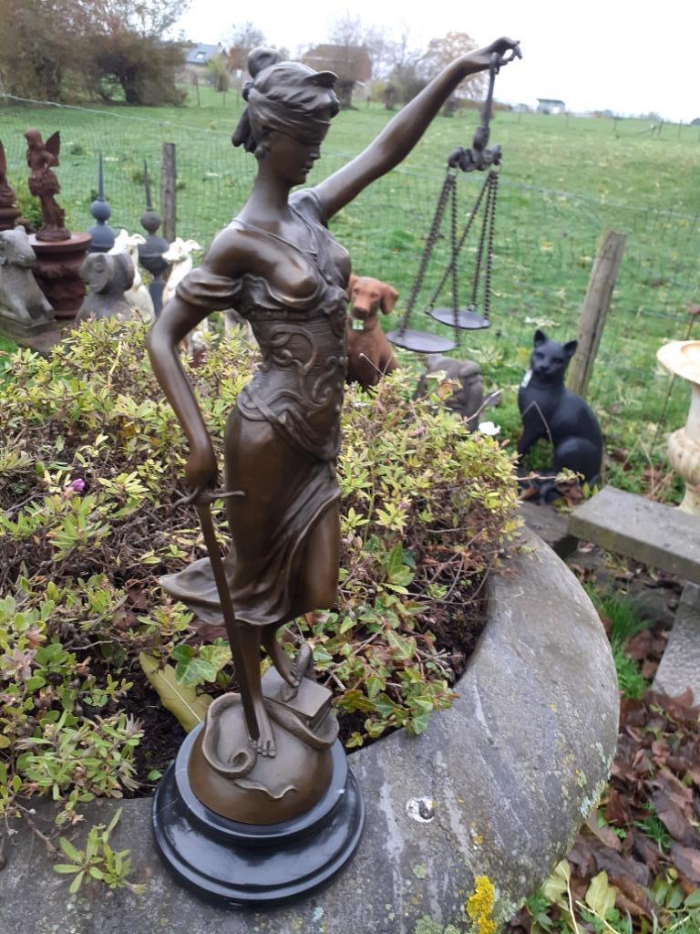 Superbe statue en bronze sur socle en marbre (lady justice), Enlèvement ou Envoi, Bronze