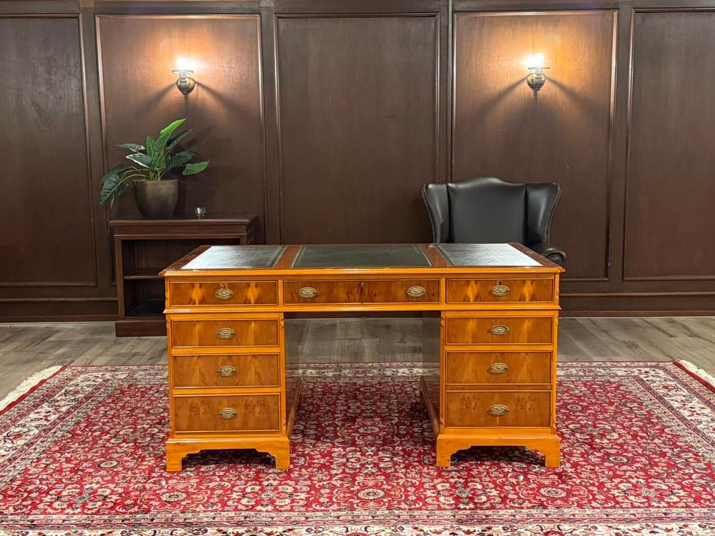 Klassiek Engels bureau #613, Huis en Inrichting, Ophalen of Verzenden, Zo goed als nieuw