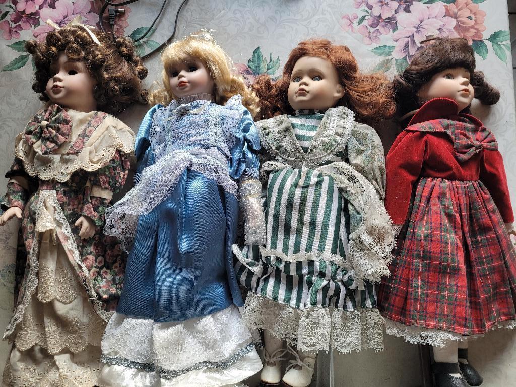 4 poppen ( met staander ) prijs samen, Ophalen, Gebruikt, Pop