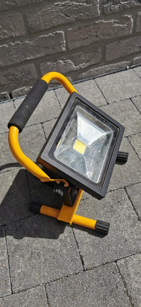 Draagbare oplaadbare LED bouwlamp Brennenstuhl, Ophalen, Gebruikt, Minder dan 50 watt, Met statief