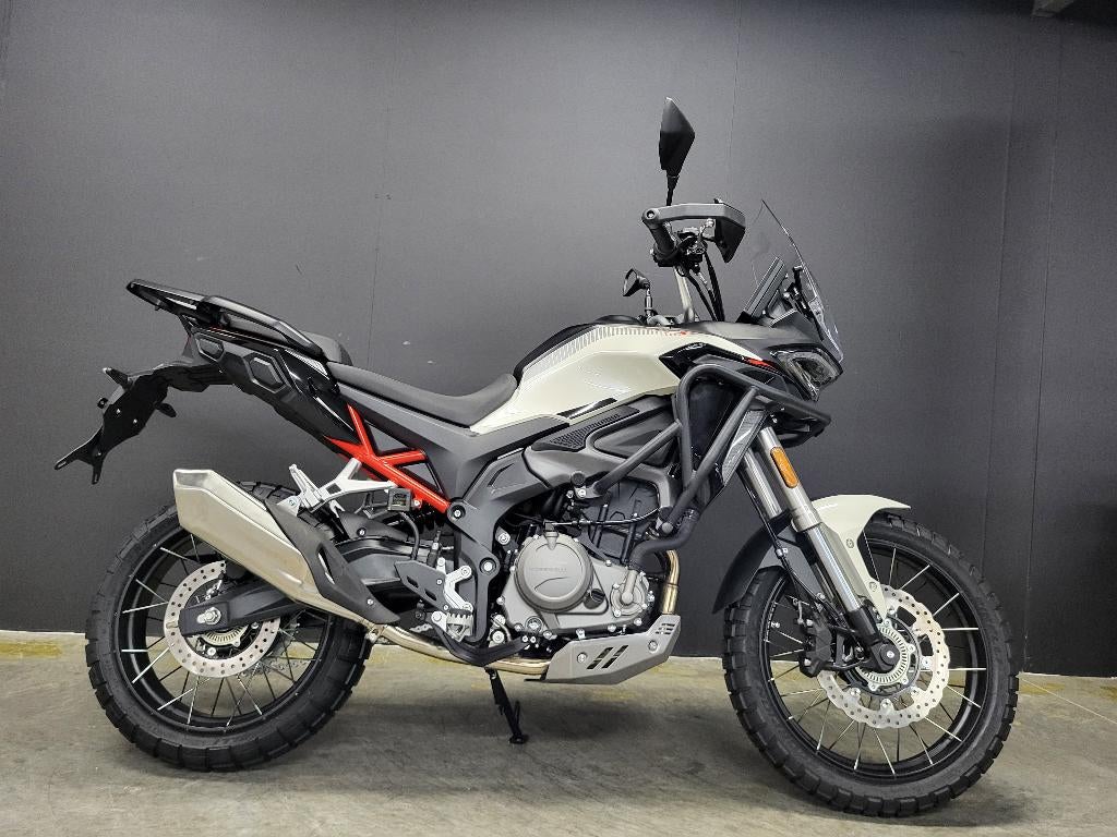 Morbidelli T352X (A2) (2+3 jaar garantie), Motos, Motos | Marques Autre, 350 cm³, Tourisme, Entreprise, 2 cylindres