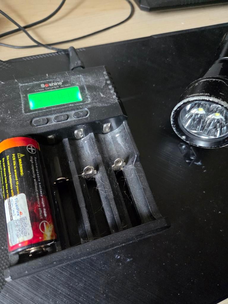 Lampe led et son chargeur, Sports nautiques & Bateaux, Plongée, Enlèvement