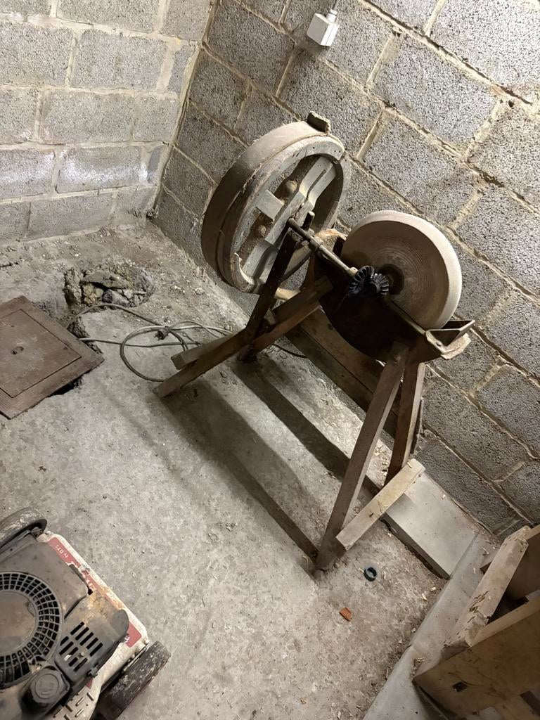 Machine à aiguiser, Enlèvement, Comme neuf