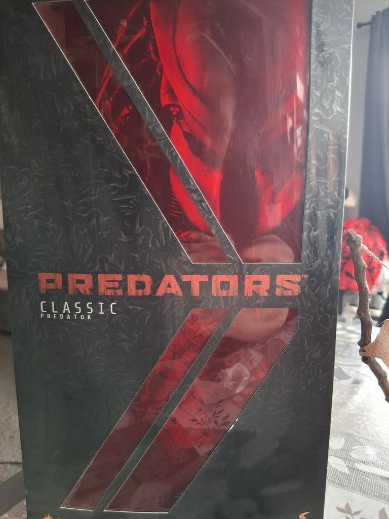 Hot toys classic predator, Verzamelen, Ophalen of Verzenden, Zo goed als nieuw, Actiefiguur of Pop