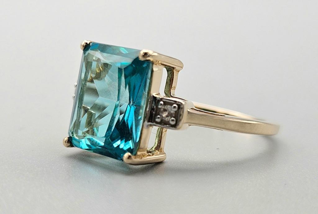 Gouden Vintage ring edelsteen saffier en diamant. 2025/153, Ophalen of Verzenden, Goud, Ring, Met edelsteen