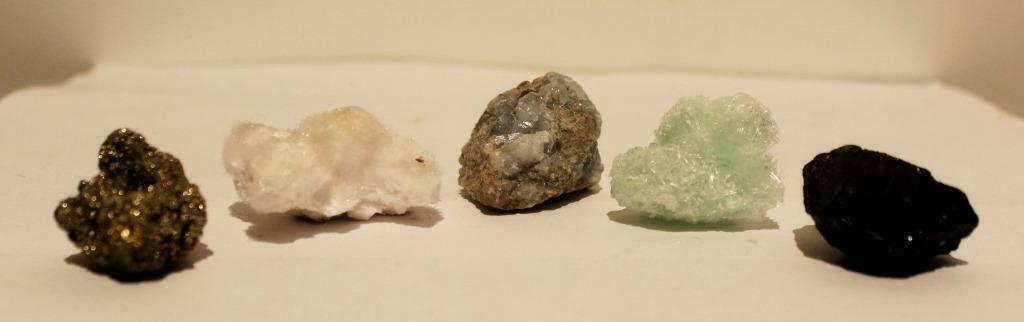 pyrite - okénite - coelestine - selenite - tourmaline, Enlèvement ou Envoi, Minéral