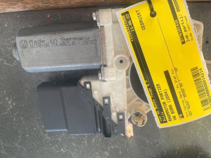 Moteur de vitre portière d'un Volkswagen Bora, Enlèvement ou Envoi, 3 mois de garantie, Utilisé, Volkswagen