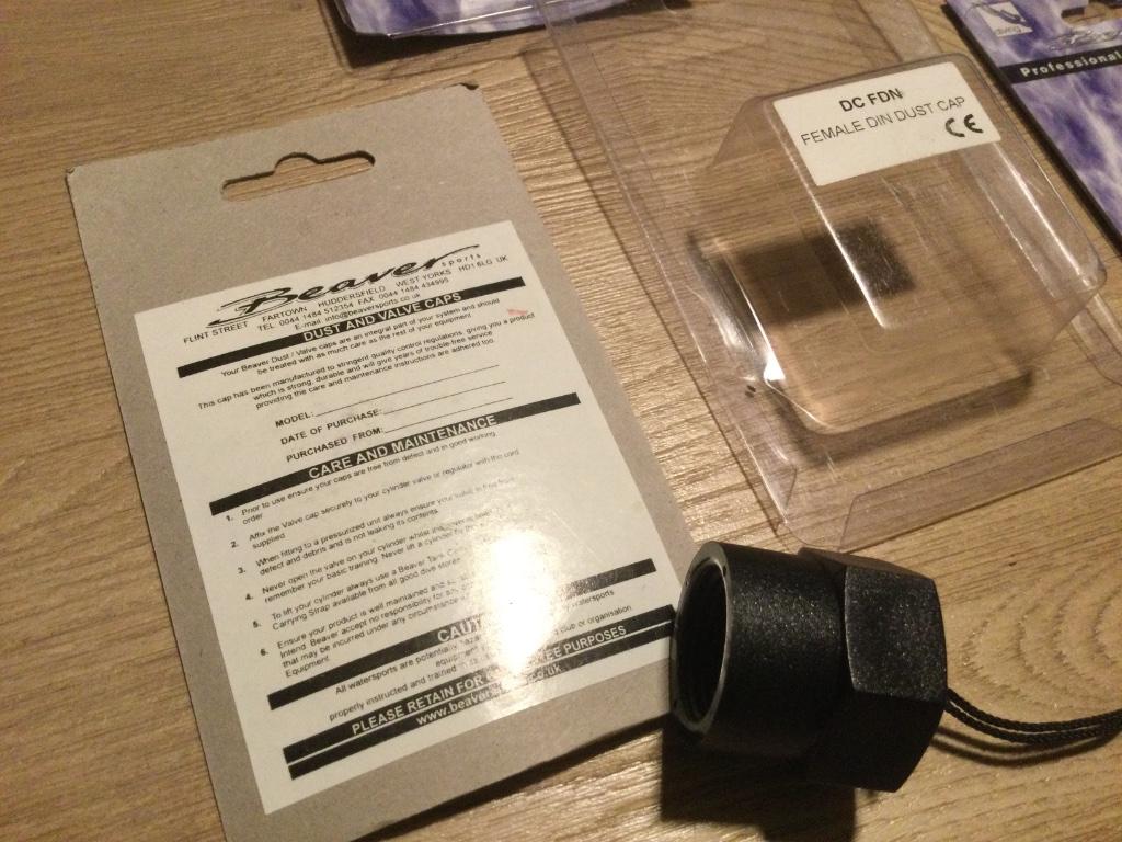 Female Din Dust Cap nieuw aan 5€/stuk - Ecocheques, Watersport en Boten, Duiken, Nieuw, Overige typen, Ophalen of Verzenden