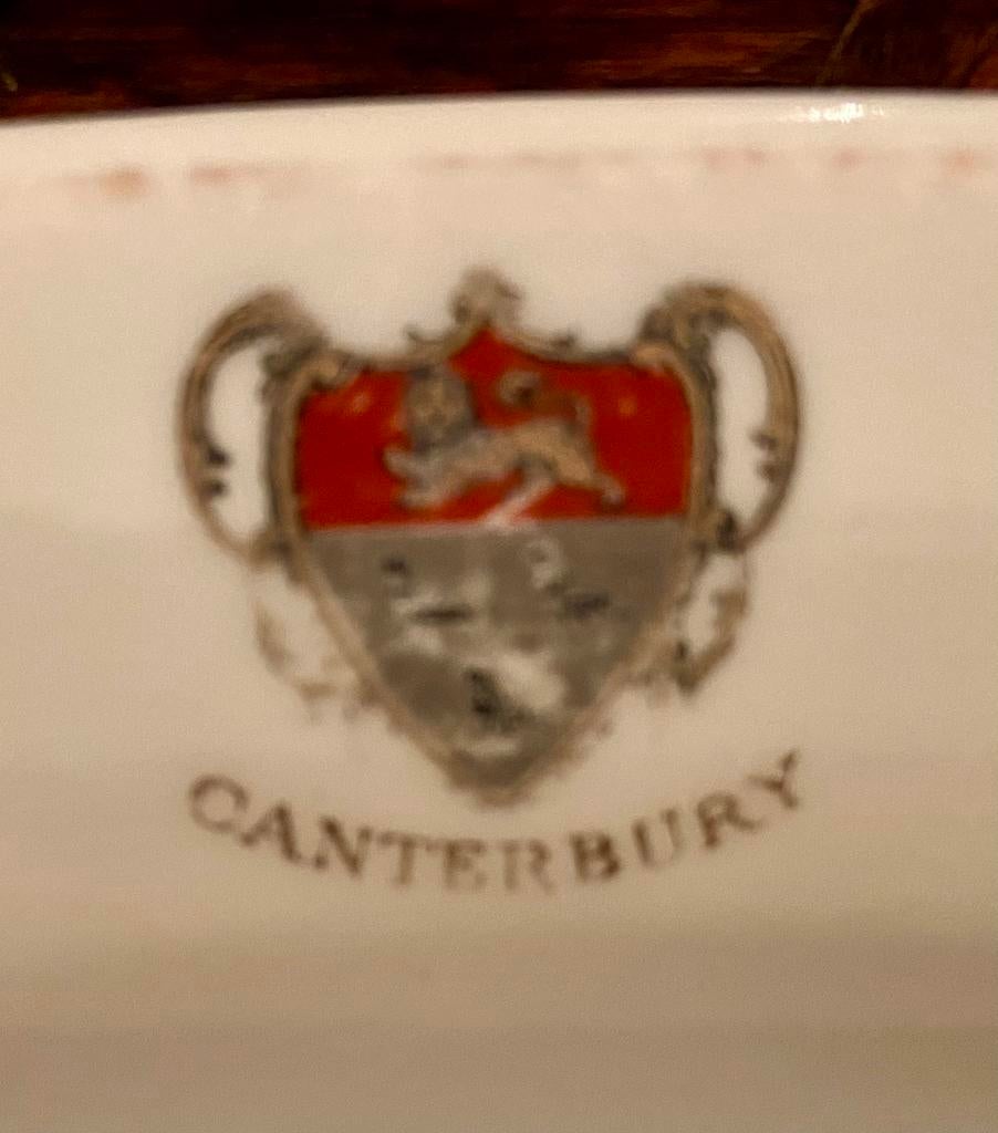 4  zwaar porseleinen borden  uit Canterbury, Huis en Inrichting, Ophalen of Verzenden, Zo goed als nieuw, Bord(en), Wedgwood