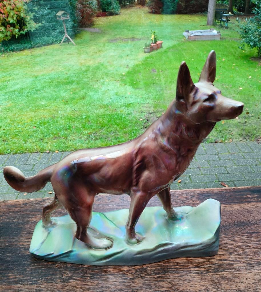 Duitse herdershond. Geglazuurde keramiek. 37x40x13., Antiek en Kunst, Ophalen