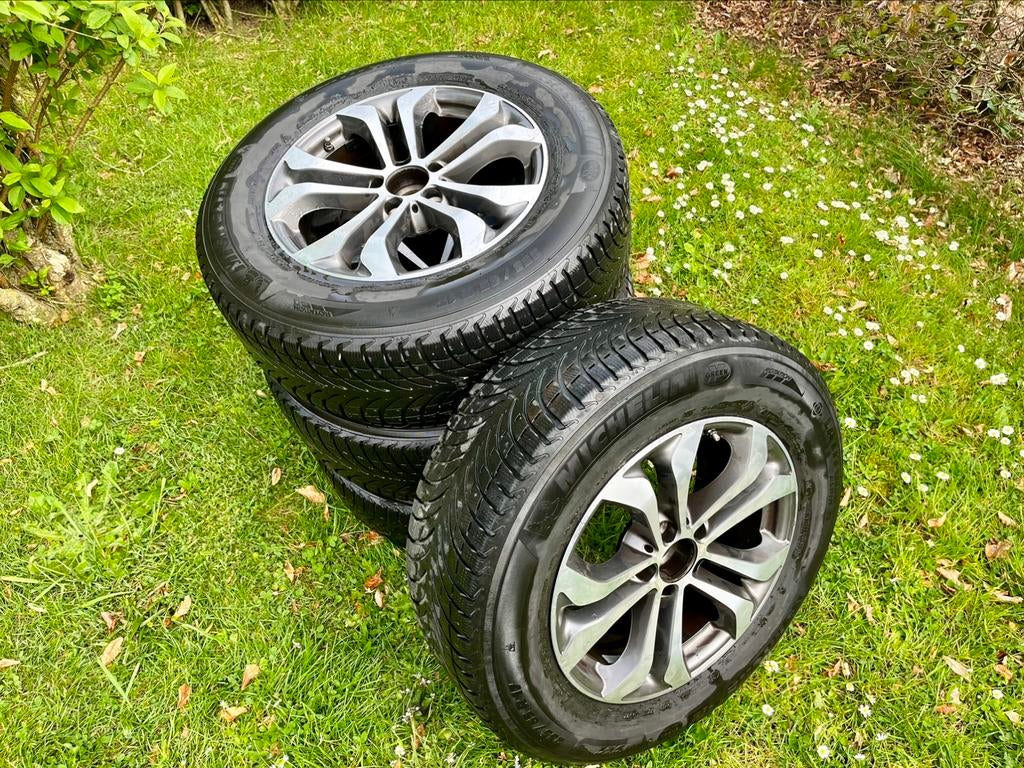 Jantes d’orgine Mercedes + 4 pneus hiver Michelin, Autos : Pièces & Accessoires, Pneus & Jantes, Pneus et Jantes, 235 mm, Véhicule de tourisme