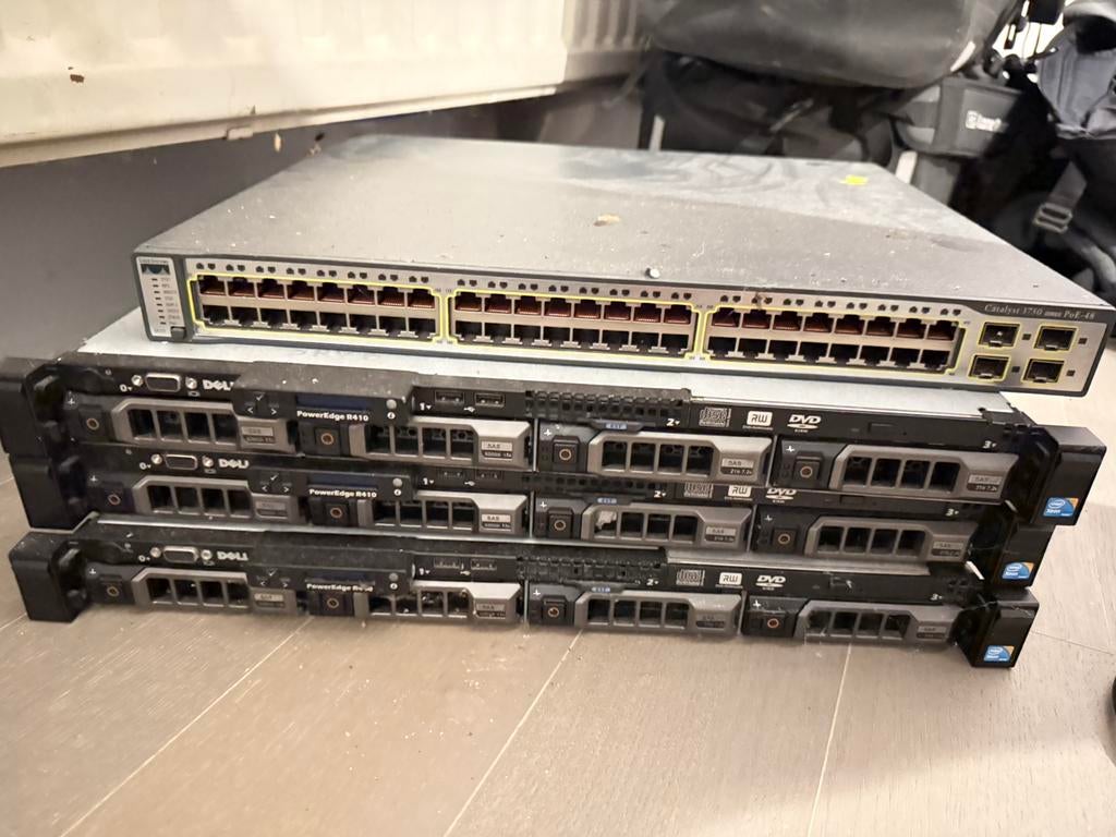 Serveurs Dell R410 et switch cisco, Informatique & Logiciels, Enlèvement, Comme neuf
