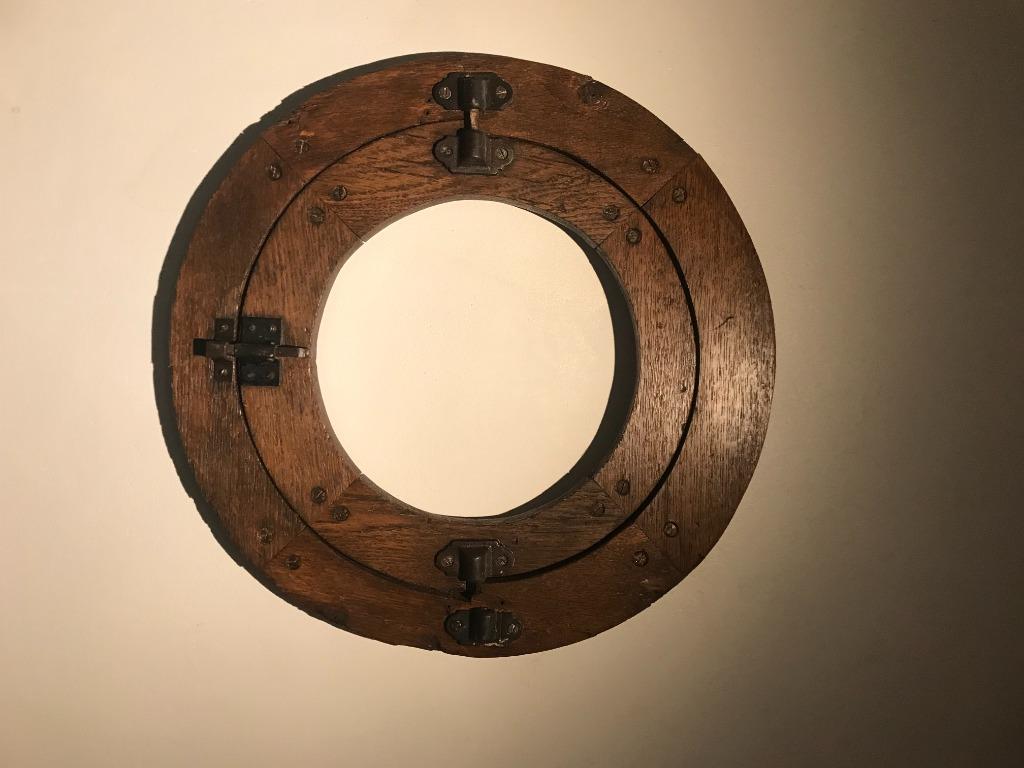Hublot oeil de boeuf en chêne, Enlèvement