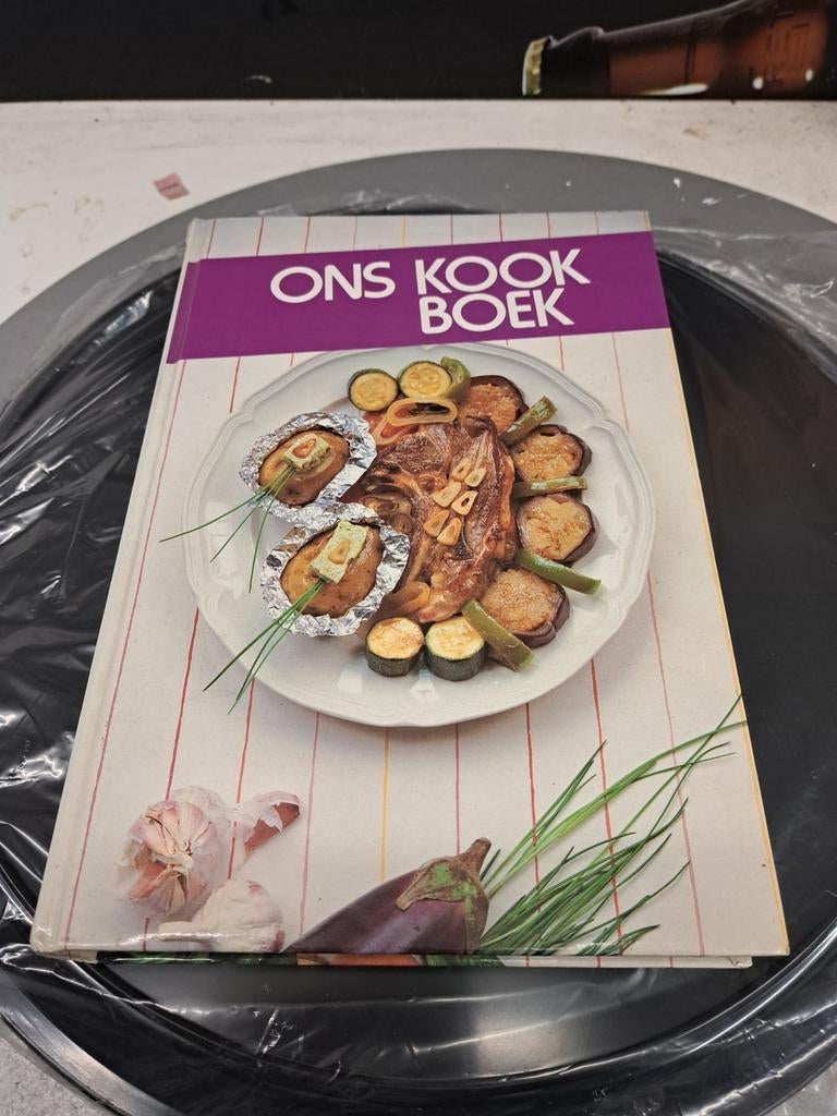 Nieuwstaat  " ons kookboek " uitgave KVLV/ boerinnebond, Boeken, KVLV, Overige typen, Ophalen of Verzenden, Zo goed als nieuw