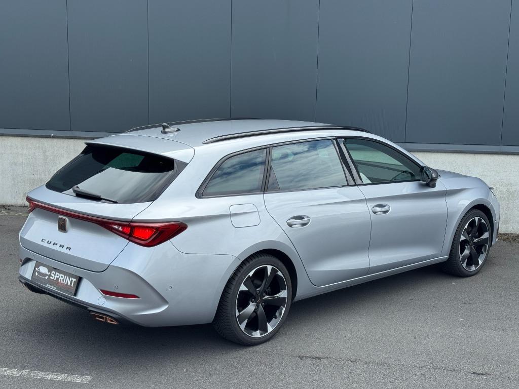 Cupra Leon Sporttourer 1.4e-Hybrid DSG (204pk) Navi | Camera, Auto's, Cupra, 4 cilinders, Leon, Leder en Stof, Hybride Elektrisch/Benzine