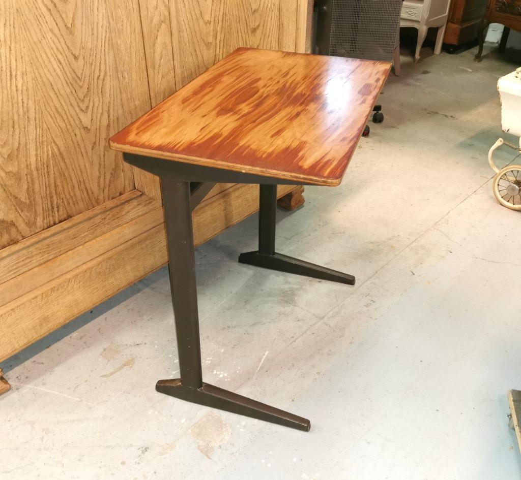 Oud ijzeren vintage school tafeltje met gevlamd blad 75x45, Antiek en Kunst, Curiosa en Brocante, Ophalen