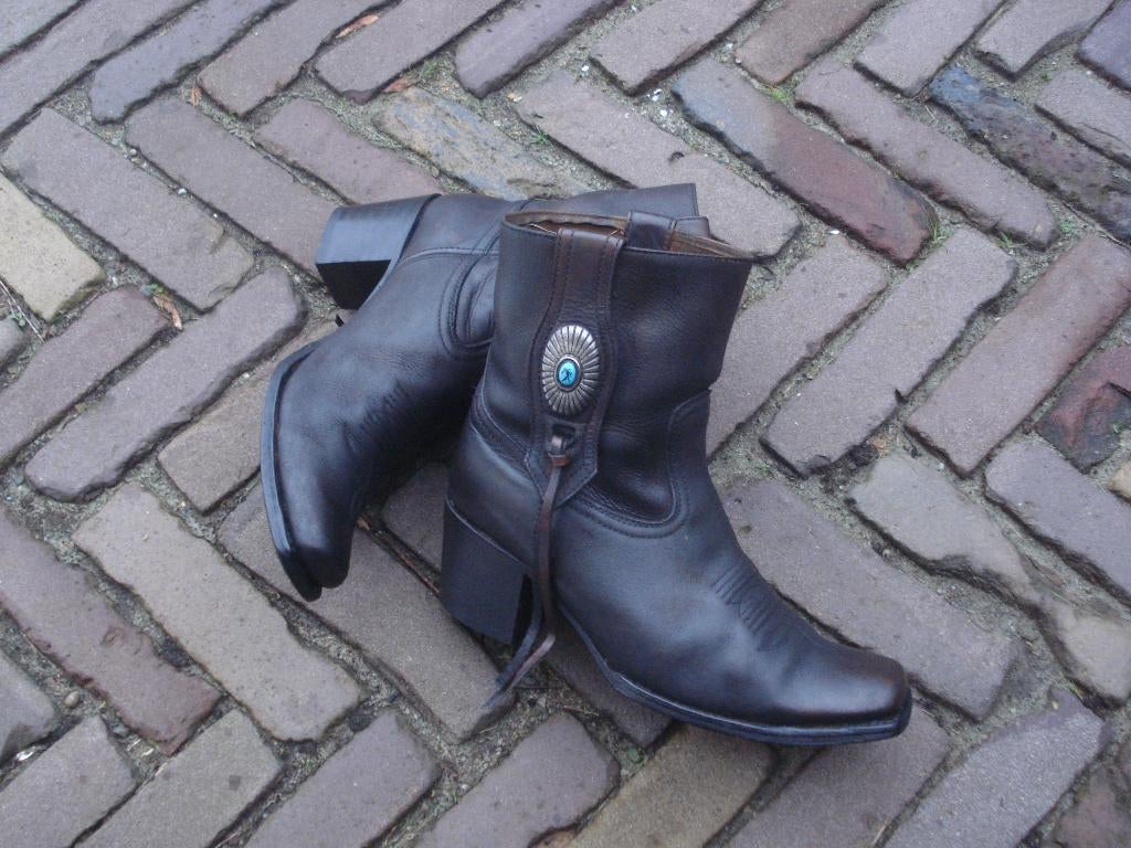 GRATIS VERZENDEN BOHO FESTIVAL SENDRA LAARZEN MT 38, Kleding | Dames, Hoge laarzen, Verzenden, Zwart, Sendra 38