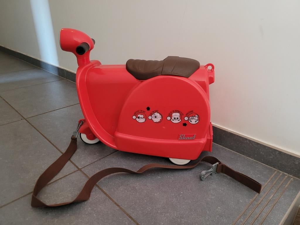 Valise Skoot, un bagage enfant en forme de scooter/ trotteur, Plastique dur, Moins de 35 cm, Comme neuf, Enlèvement