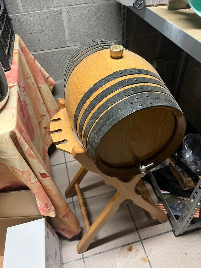 Tonneau bois chêne. Fut., Gebruikt, Hout