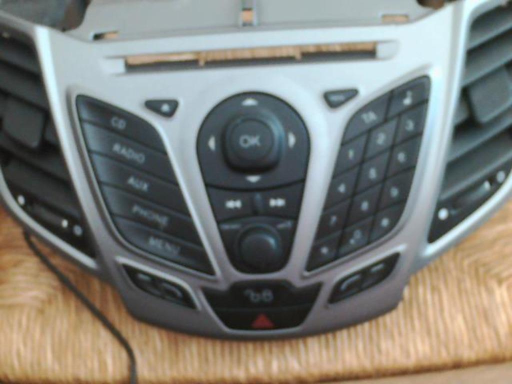 Autoradio Ford Fiesta 6 8A6T18K811BD (138A), Autos : Pièces & Accessoires, Autres pièces automobiles, Ford, Utilisé, Enlèvement ou Envoi