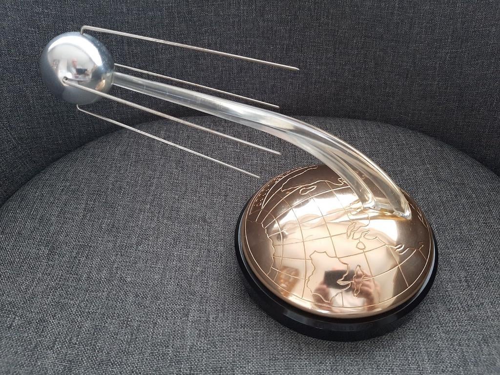 Herdenkingsmodel SPUTNIK 4.X.1957