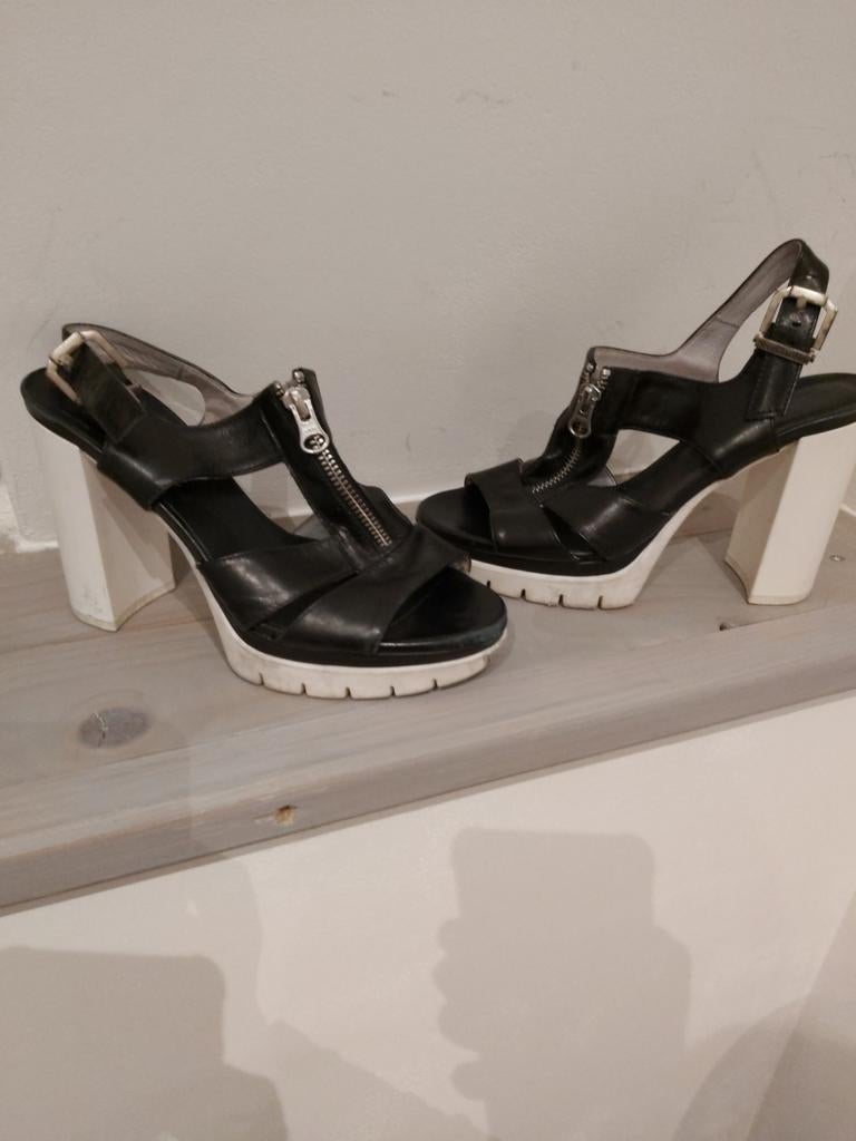 Hoge sandalen Nero Giardini maat 37 goede staat, Ophalen of Verzenden, Gedragen, Zwart