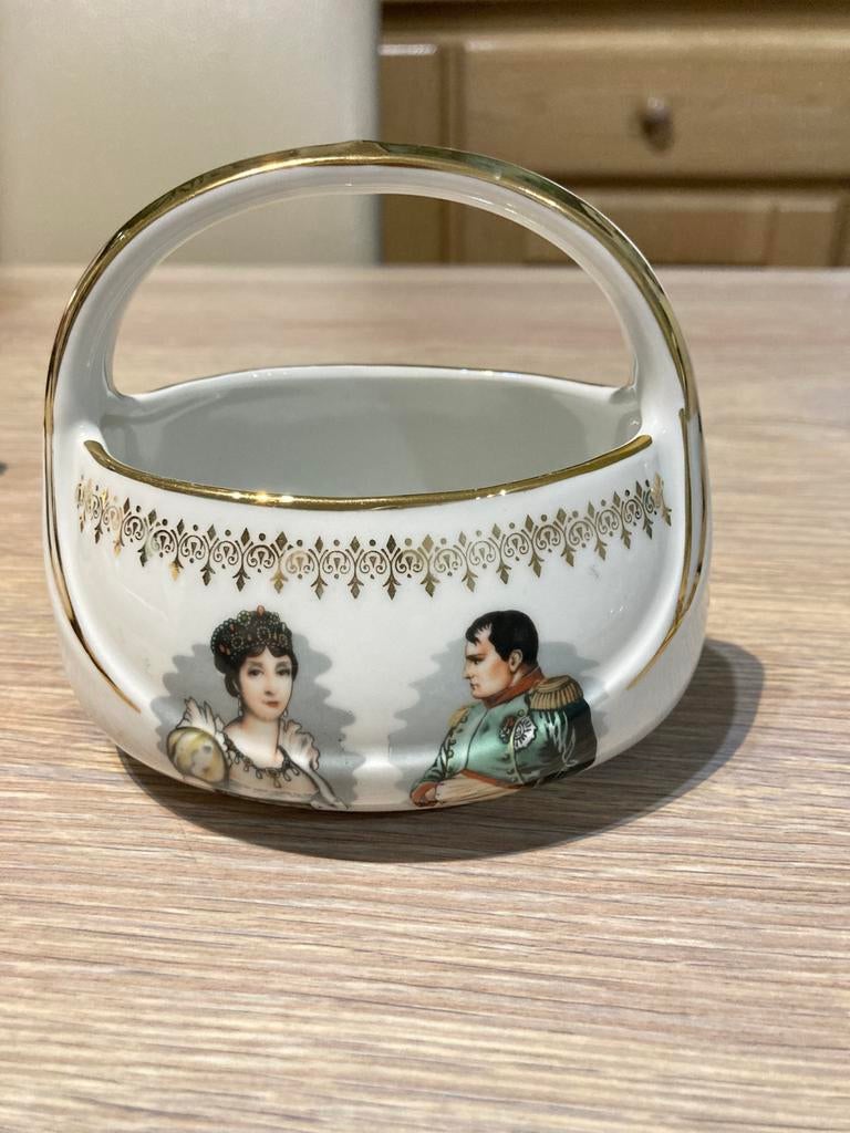 Magnifique panier e porcelaine de luxe Napoléon et Joséphine, Antiquités & Art, Antiquités | Porcelaine, Enlèvement ou Envoi