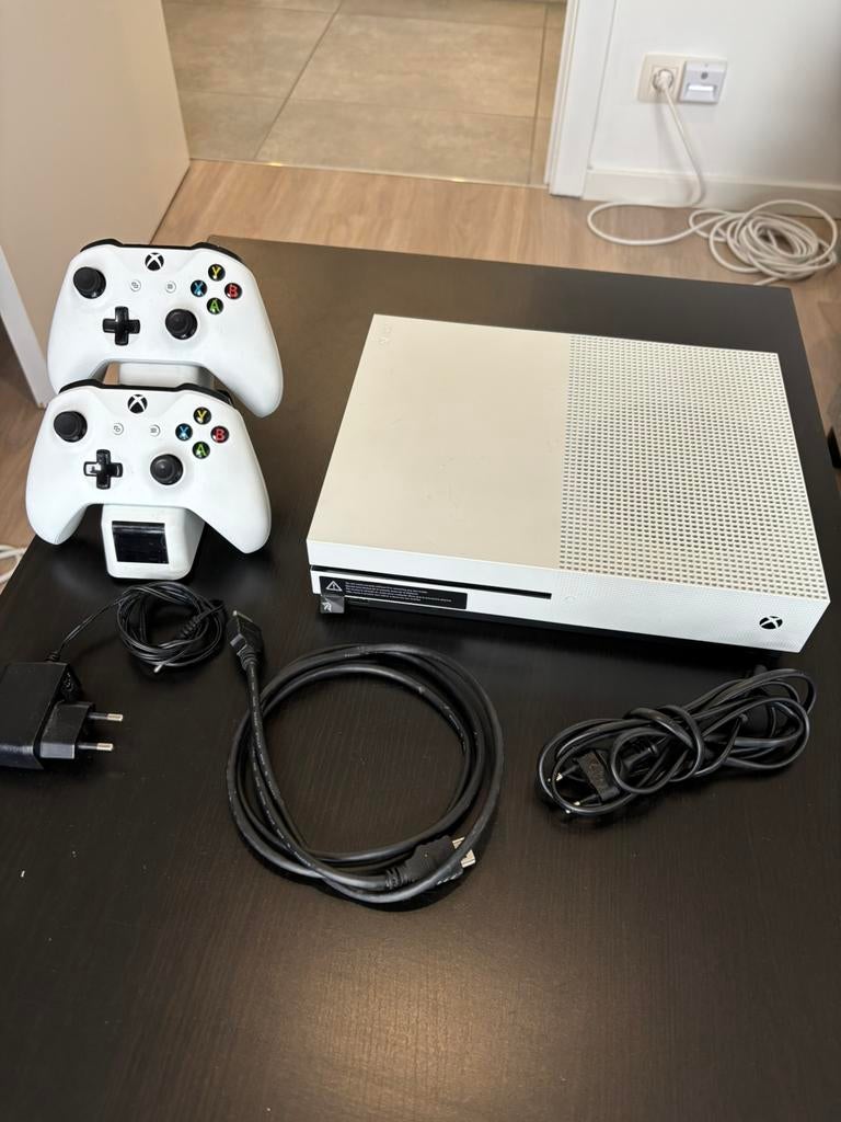 Xbox One S - 150 euros - Très bon état, Games en Spelcomputers, Games | Xbox One, Zo goed als nieuw, 3 spelers of meer, Online