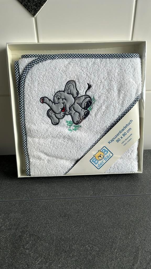 Nieuw. Witte badhanddoek voor baby’s., Ophalen of Verzenden, Nieuw