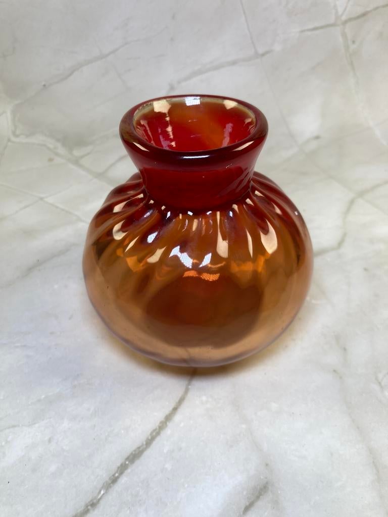 Petit vase en verre irisé de couleur ambrée par orient&flume, Ophalen of Verzenden, Zo goed als nieuw, Blauw, Glas