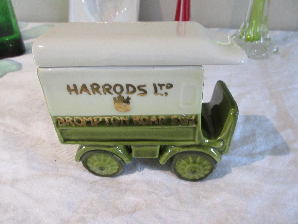 Reclamevrachtwagen van Harrods Mancer Pottery theebus vintag, Ophalen