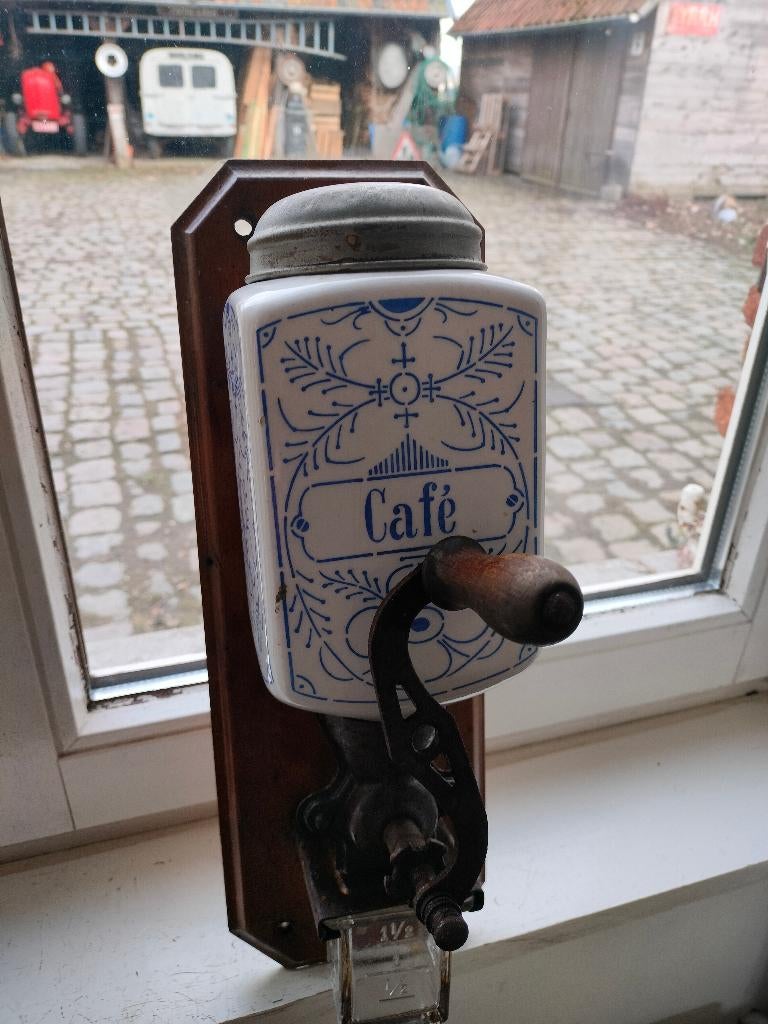 Antieke koffiemolen, Antiek en Kunst, Ophalen