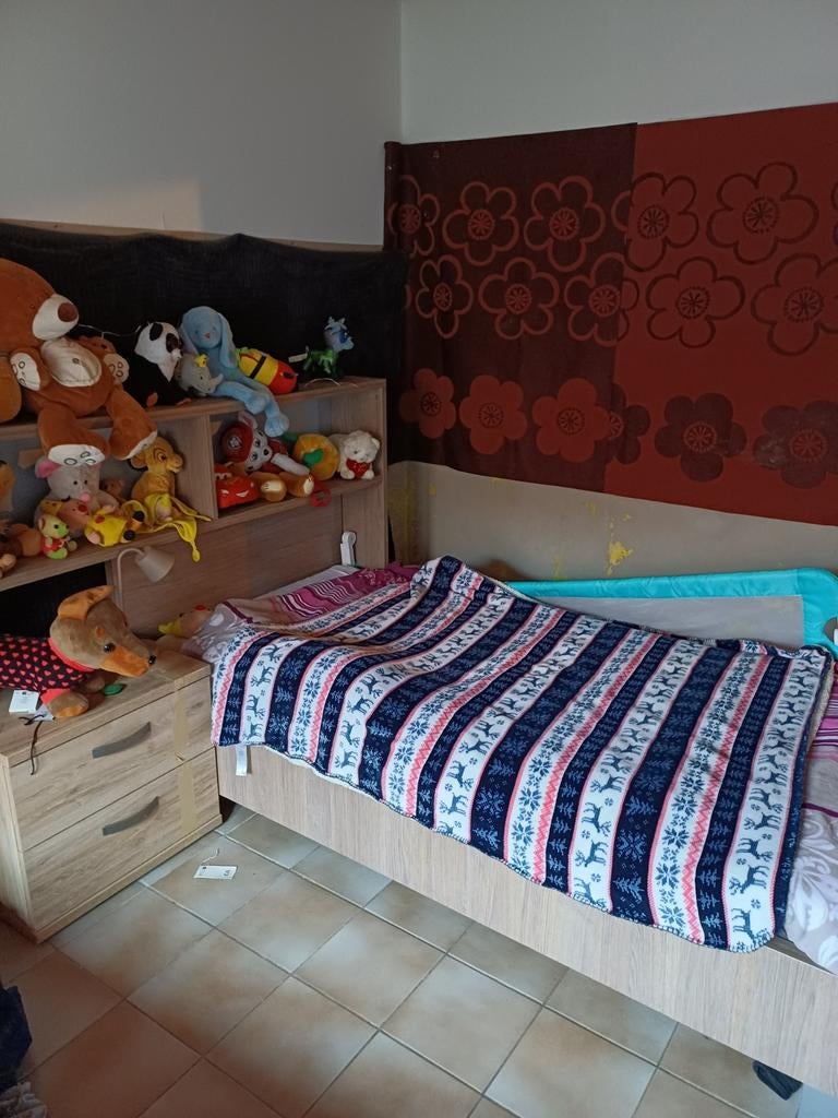 1 persoonsbed met achterwand zonder matras, Ophalen, Matras