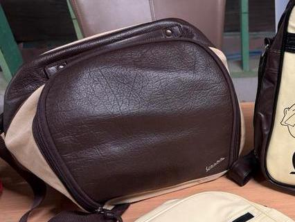 Sac Vespa, Enlèvement, Comme neuf