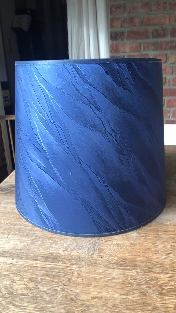 Grand Abat-jour tissu bleu marine hteur 34 cm diamètre 40 cm, Gebruikt, 25 tot 50 cm, Blauw, Romantique ou moderne