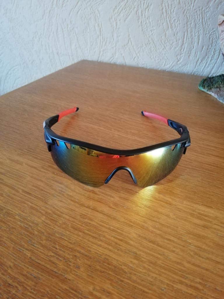 Racefietsbril in zeer goede staat. Zwart rode kleur., Ophalen of Verzenden, Zo goed als nieuw