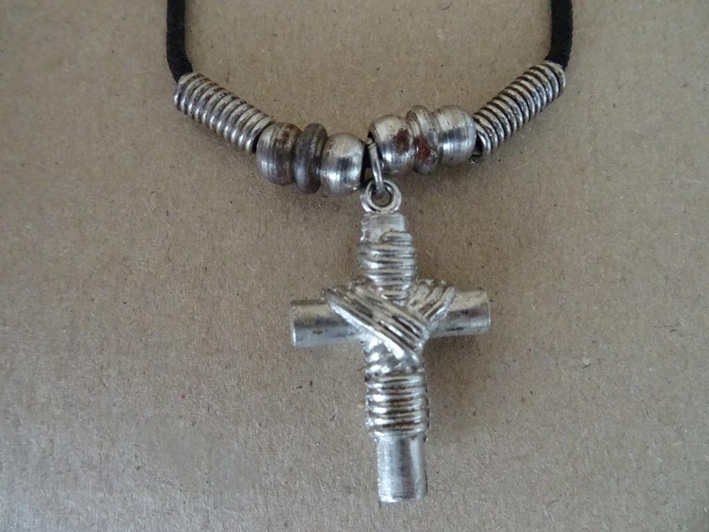 Vintage ketting met verzilverd kruis kruisje kruisbeeld, Ophalen of Verzenden, Gebruikt, Sieraad, Christendom | Katholiek
