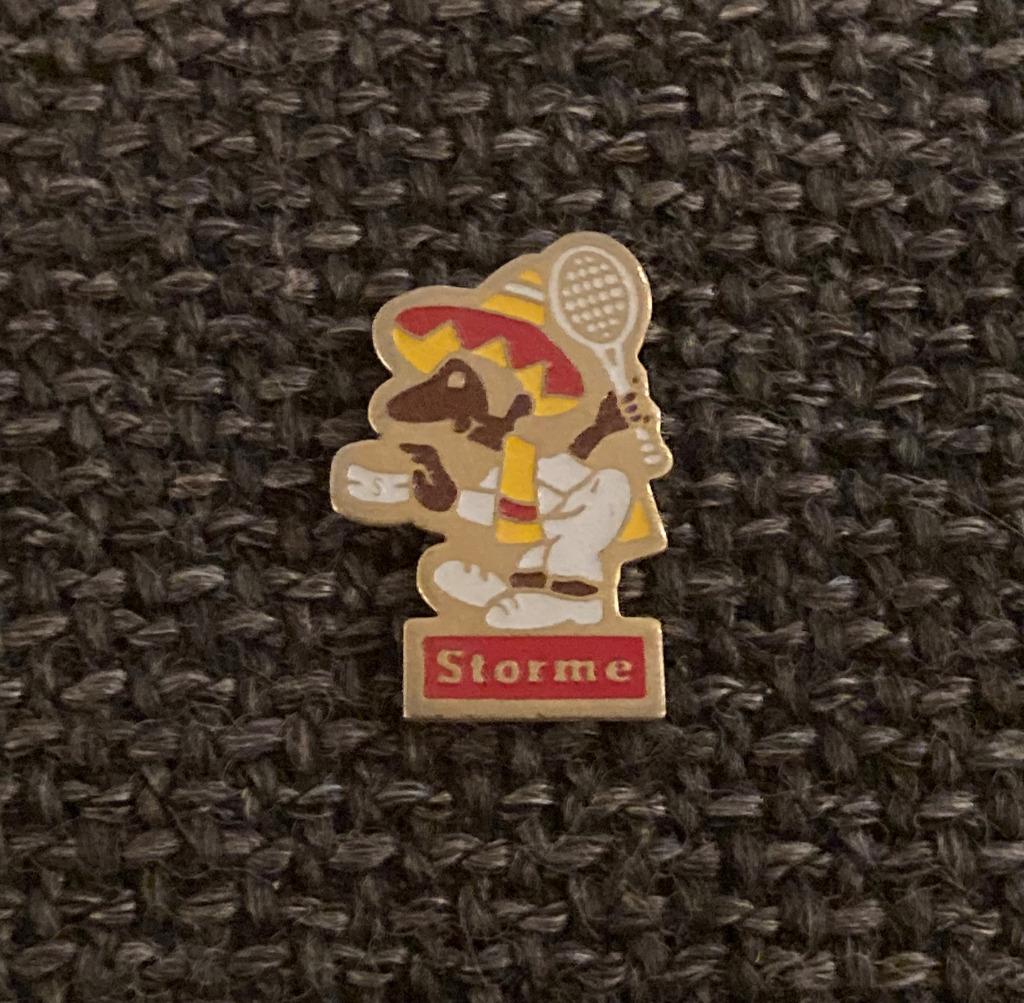 PIN - STORME - TENNIS, Collections, Envoi, Utilisé, Autres sujets/thèmes, Insigne ou Pin's