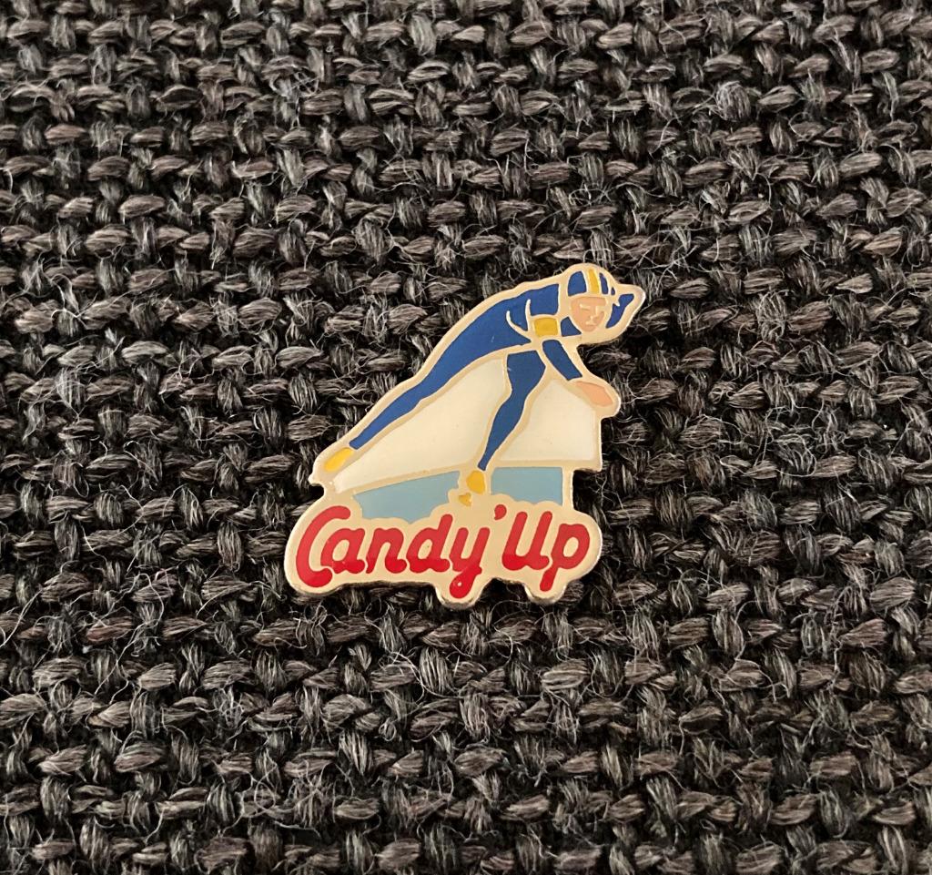 PIN - CANDY'UP - CHOCOLADEMELK - IJSSCHAATSEN, Verzenden, Gebruikt, Merk, Speldje of Pin