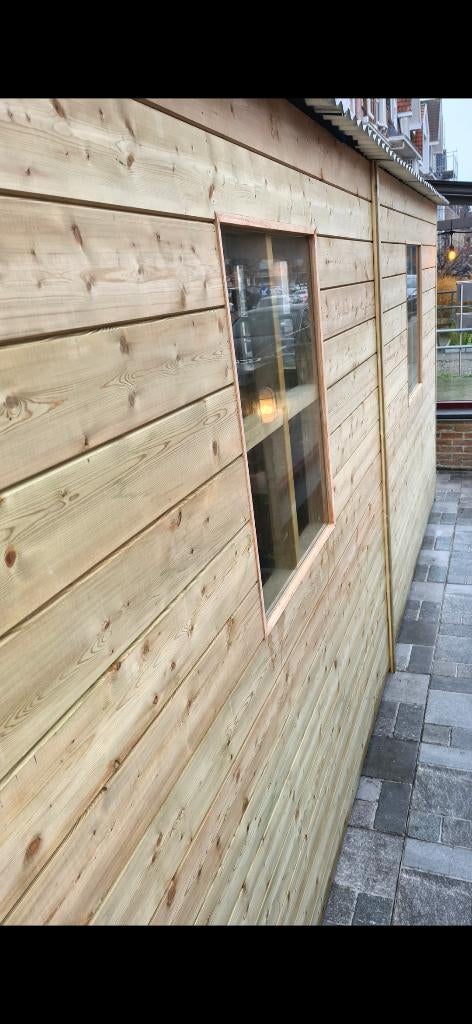 Houten hut 3 gesloten kanten zo goed als nieuw, Zo goed als nieuw, 400 cm of meer, Met overkapping, Hout