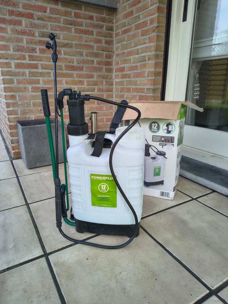 Sproeier onkruid met pomp, Ophalen