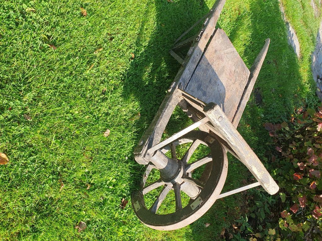Brouette ancienne, Enlèvement, Utilisé, À une roue